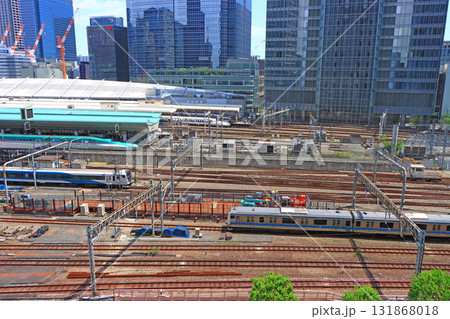 東京都千代田区、東京駅を発着する列車の風景 131868018