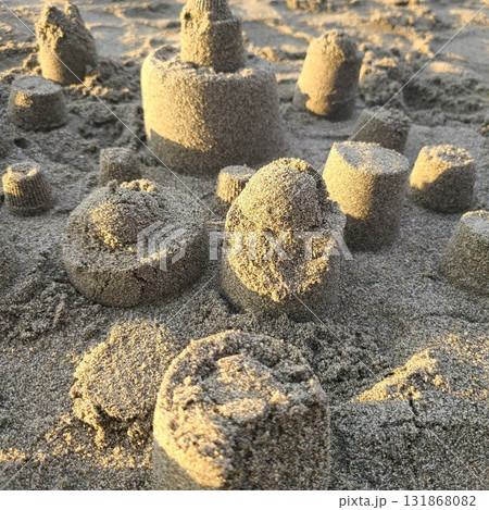 砂浜の砂遊びで作った砂像 砂浜の砂遊びで作った砂像 131868082