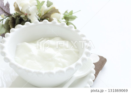 デザートのヨーグルト 131869069