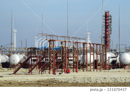 Overpass loading of oil products and fuel storage vessels 131870437