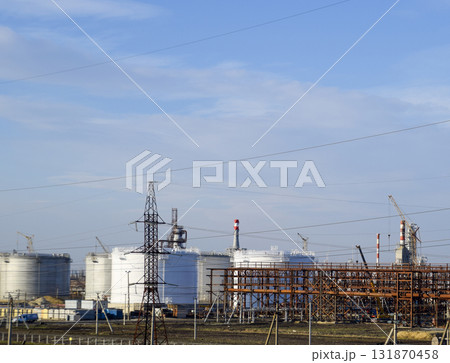 Tank the vertical steel. Capacities for storage of oil, gasoline, kerosene, the diesel and other liquids. 131870458