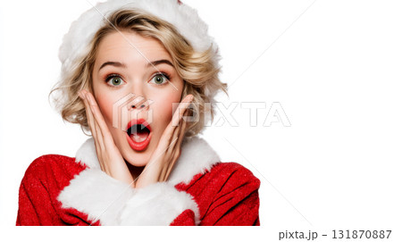 サンタクロースの衣装を着た金髪の女性 サンタクロースの衣装を着た金髪の女性 131870887