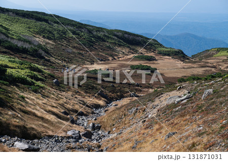 旭岳の山肌にある散策路 旭岳の山肌にある散策路 131871031