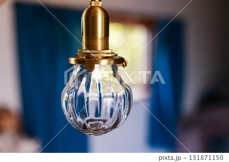 レトロなガラスシェードの吊り下げ照明 131871150