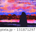 赤い空を見つめるシルエット 131871297