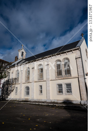 歴史的な建物の並ぶ街並み　フレンチバスク地方の中心にあるバイヨンヌの街にて 131871967