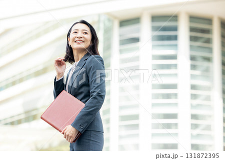 シニア女性のビジネスウーマン 131872395