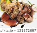 豚ロース肉のローストバルサミコソース温野菜添えのクローズアップ 131872697