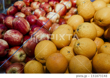 Pile of oranges and apples 131873148