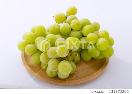 ざる乗ったシャインマスカット ざる乗ったシャインマスカット 131873266