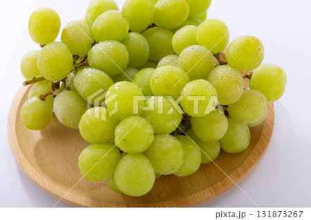 ざる乗ったシャインマスカット 131873267