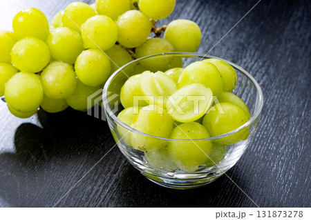 グラスに入ったブドウ 131873278