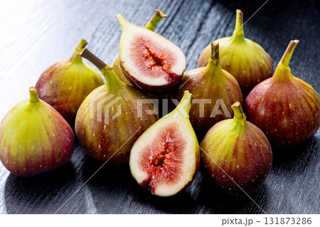カットされたイチジク 131873286