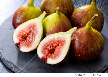 カットされたイチジク 131873290