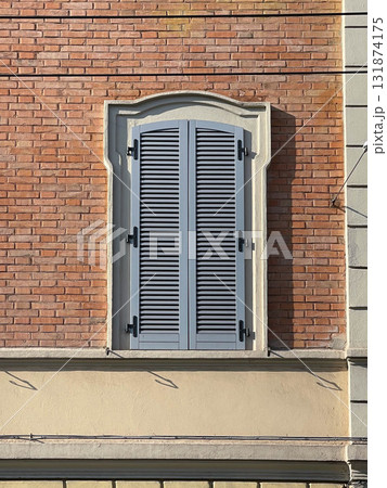 Traditional window of Italian buildigns with closing doors in wood 131874175