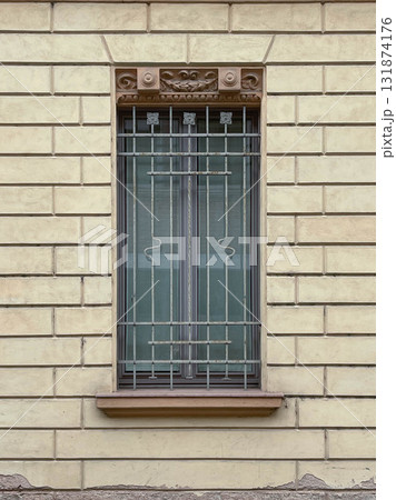 Traditional window of Italian buildigns with closing doors in wood 131874176