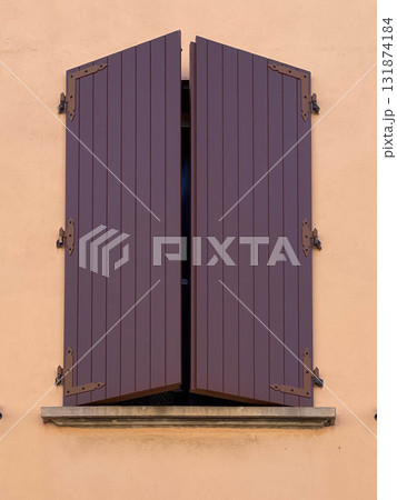 Traditional window of Italian buildigns with closing doors in wood Traditional window of Italian buildigns with closing doors in wood 131874184
