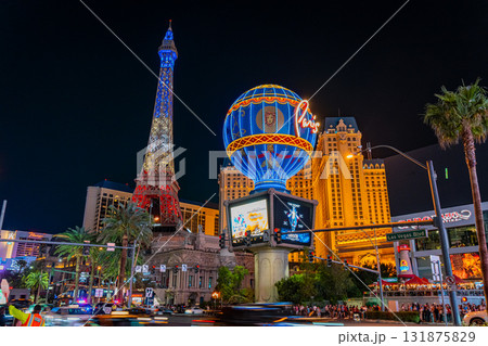 アメリカ　ネバダ州のラスベガスの夜景 131875829