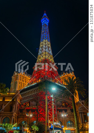 アメリカ　ネバダ州のラスベガスの夜景 131875834