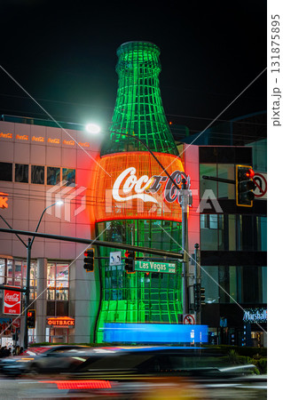 アメリカ　ネバダ州のラスベガスの夜景 131875895