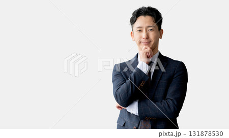 微笑む男性ビジネスマン 131878530