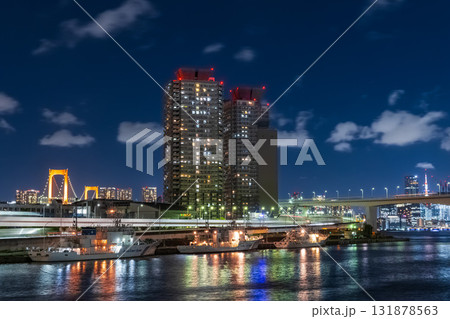 夏のお台場特別ライトアップのレインボーブリッジ 夏のお台場特別ライトアップのレインボーブリッジ 131878563