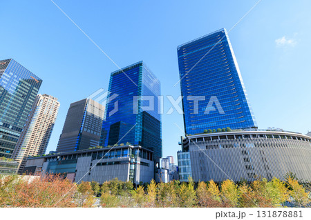 大阪梅田の秋のビル群 (大阪府大阪市北区) 131878881