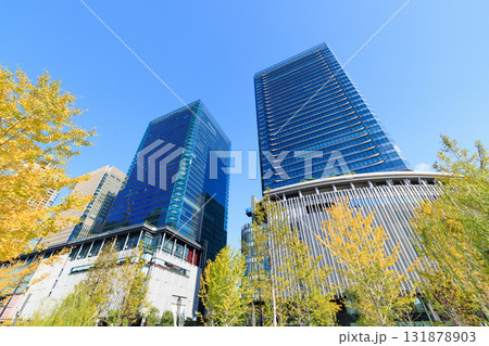 大阪梅田の秋のビル群 (大阪府大阪市北区) 大阪梅田の秋のビル群 (大阪府大阪市北区) 131878903