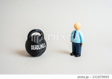 An office worker and the pressure of deadlines. Stress at work, high demands. Overtime, burnout, performance metrics, project deadlines, and loss of concentration. Reduced productivity, career fatigue 131879005