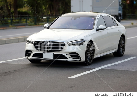 ドイツ製の白いセダン　イメージ 131881149