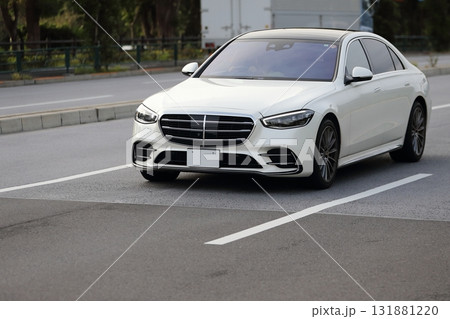 ドイツ製の白いセダン　イメージ 131881220