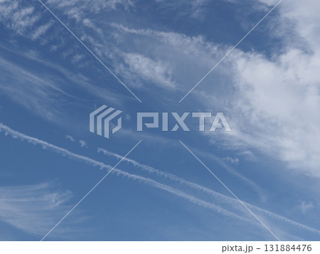 青空に広がる筋雲 131884476