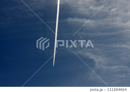 飛行機雲 飛行機雲 131884664