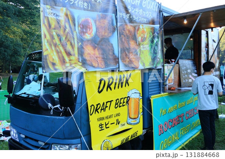 人気のキッチンカー　観光地のキッチンカー 131884668