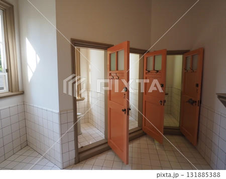 軽井沢　旧三笠ホテルのトイレ 131885388