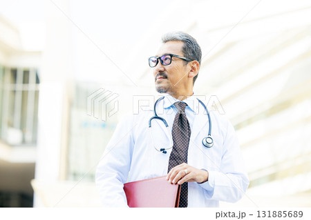 シニア男性 医者 シニア男性 医者 131885689