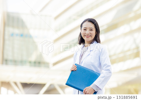 笑顔の女医 131885691