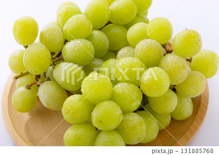 ざる乗ったシャインマスカット ざる乗ったシャインマスカット 131885768