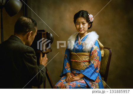 昭和の情景　写真館での成人式の女性 131885957
