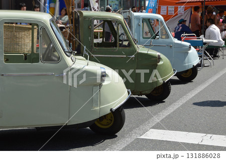 Displaying classic cars 春の祭典でストリートに陳列されたクラッシックカーたち Displaying classic cars 春の祭典でストリートに陳列されたクラッシックカーたち 131886028