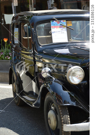 The classic open car / 春の祭典でストリートに陳列されたクラッシックカー 131886116
