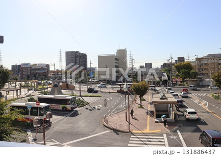 大阪府堺市北区の新金岡団地の駅前ロータリー 131886437