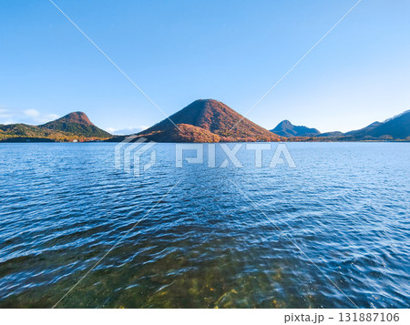 榛名湖・榛名山（秋） 131887106