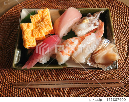 "Omakase" sushi set / 江戸前握り（海鮮にぎり）のランチセット - おまかせ握り 131887400