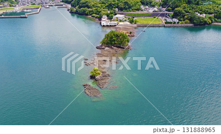 赤尾島(裸島と弁天島と黒島)ドローン空撮 赤尾島(裸島と弁天島と黒島)ドローン空撮 131888965