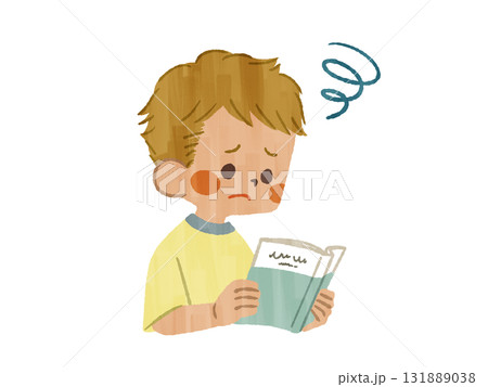 困った表情で本を読んでいる男の子-ガッシュ 131889038
