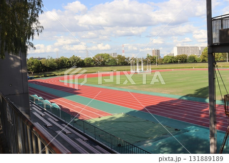 大阪府堺市北区新金岡町の金岡公園内の金岡陸上競技場 大阪府堺市北区新金岡町の金岡公園内の金岡陸上競技場 131889189