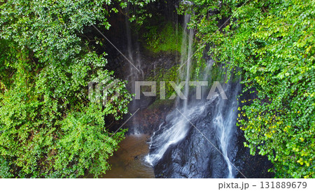 山都町の緑川支流に懸かる無名滝 131889679