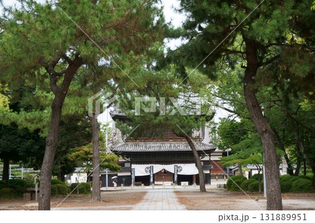 建中寺　建中寺公園から見た山門 131889951