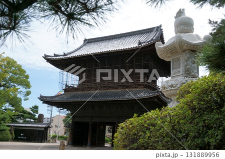建中寺 境内から見た三門 名古屋市指定文化財 建中寺 境内から見た三門 名古屋市指定文化財 131889956